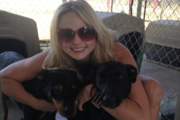 Miranda Lambert Helps Rescue 40 Dogs