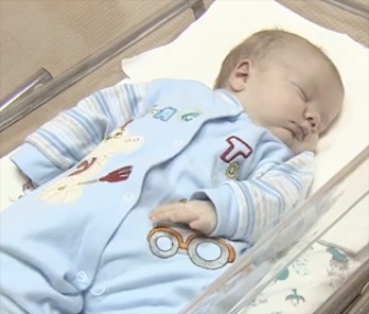 A homeless cat in Russia is being credited with finding an abandoned baby and keeping him warm.