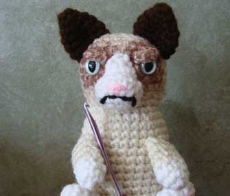 crocheted grumpy cat